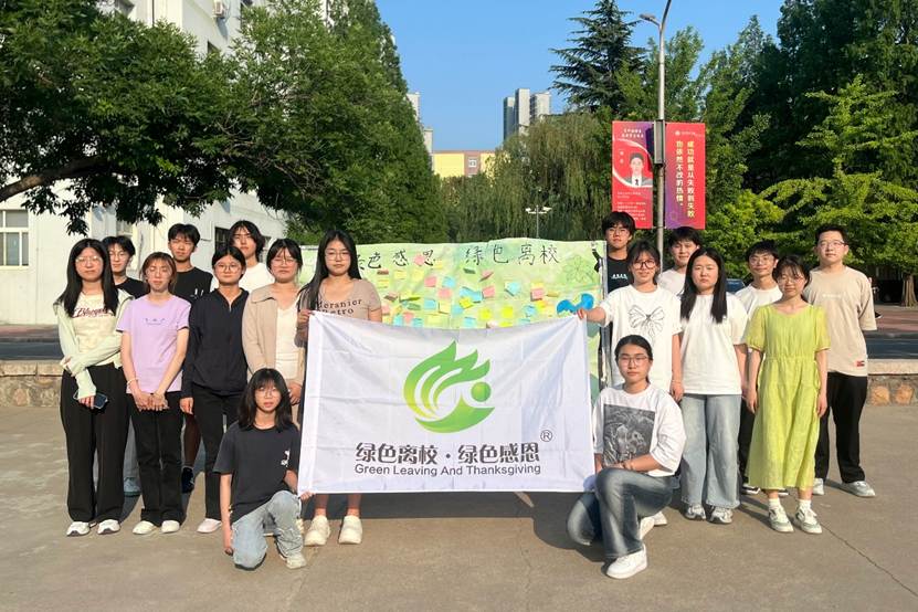 一群人在拍照 AI 生成的内容可能不正确。